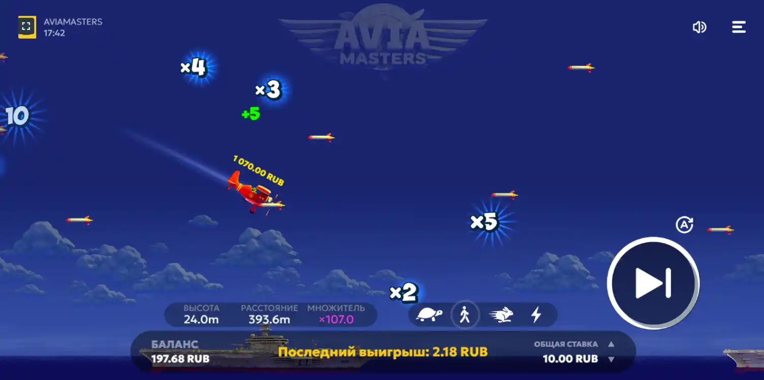 Самолет на авианосце в игре, отображены возможные ставки в игровом интерфейсе.